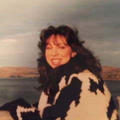 Elena Ferrante profile picture